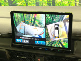 【マルチビューカメラシステム】専用のカメラにより、上から見下ろしたような視点で360度クルマの周囲を確認することができます☆死角部分も確認しやすく、狭い場所での切り返しや駐車もスムーズに行えます。