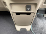 前席の収納スペースも十分ございます!常備しておきたいものを収納できるのは便利ですね!