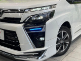 【LEDヘッドライト】悪天候や夜間走行時も良好な視界を確保し安心して運転できる高輝度LEDヘッドライトを装備!点灯速度が早く、消費電力も抑えられています。