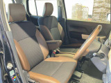 運転席も広々としており運転しやすい環境を実現しています☆室内クリーニングも実施済みです。