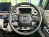 インテリアに合わせたデザインのステアリングは、運転される方のことも考え、運転しやすい形状、大きさです。是非一度、実際に触ってお確かめください。