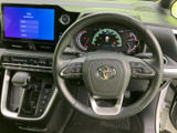前方のメーターや各種スイッチを見渡しやすく、運転に必要な情報を確認しやすい運転席まわりです。手の届きやすい位置に操作部がまとまり、日々の運転をスムーズにサポートします。