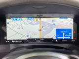 未来のコックピットのような運転席!ハンドルの奥の高画質画面は、スマホのように着せ替えできます。スピードメーターだけではなくナビの地図を画面いっぱいに映せるため、目線を外さず安全に運転できます。