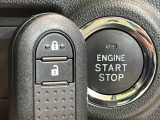 【キーレス】少し離れた場所からでもボタン一つでドアの開錠・施錠ができるのでとっても便利!ドアの鍵穴周りに傷をつけることもありません♪