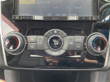 【エアコン】『エアコン装備』の画像になります。暑い夏でも寒い冬でも、車内に快適な空気を届けるので、いつでも快適な車内空間を創り上げます!