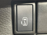 【パワースライドドア】スマートキーや運転席のスイッチでスライドドアの開閉が可能♪電動だから力を入れてドアを開ける必要が無く、小さいお子様でも、重い荷物を持っている時もラクに開け閉めできます♪
