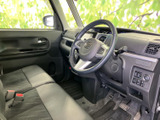 ゆったりと座れる広々としたシート。リラックスした車内空間で、快適な移動をお楽しみいただけます。家族や友人と過ごす時間を豊かにします。
