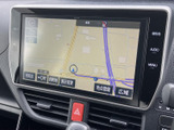 現在地の目印や周辺の道路が画面に表示され、進む方向を確認しやすい地図表示です。縮尺や表示の切り替えもでき、初めて訪れる場所への移動をサポートします。