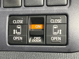 【両側パワースライドドア】スマートキーや運転席のスイッチで後席両側スライドドアの開閉が可能♪電動だから力を入れてドアを開ける必要が無く、小さなお子様でも簡単に開け閉めでき快適です♪