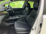 運転に集中できる、シンプルで機能的なコクピット。操作系も直感的に操作でき、快適なドライブをサポートします。上質な空間で運転を楽しめます。