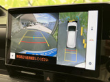 狭い道やバックでの駐車も安心。後方の状況を画面で確認できるので、安全な運転をサポートします。ガイドライン表示で、より正確な駐車が可能です。