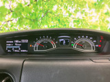 視認性の高いメーター類が、運転に必要な情報を的確に伝えます。運転に集中できる、シンプルで洗練されたデザインです。