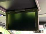 【フリップダウンモニター】大画面モニターで後席でもエンタメをお楽しみいただけます。小さなお子様にも大人気の装備です♪