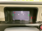 メーターパネルは、重要な情報をひと目で確認でき、運転中の車両状態把握をサポートします。視認性の高い表示で、安全運転をお手伝いします。