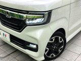 【LEDヘッドライト】悪天候や夜間走行時も良好な視界を確保し安心して運転できる高輝度LEDヘッドライトを装備!点灯速度が早く、消費電力も抑えられています。
