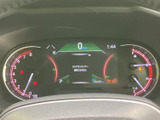 視認性の高いメーター類で、運転に必要な情報を的確に把握できます。運転に集中できる、シンプルで機能的なデザインです。