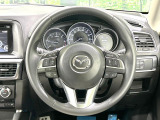 【純正革巻きステアリング】上質な革を使用することで、手にしっかり馴染みとても運転しやすいハンドルです♪