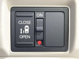 【パワースライドドア】スマートキーや運転席のスイッチでスライドドアの開閉が可能♪電動だから力を入れてドアを開ける必要が無く、小さいお子様でも、重い荷物を持っている時もラクに開け閉めできます♪