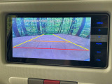 【バックカメラ】駐車時に後方がリアルタイム映像で確認できます。大型商業施設や立体駐車場での駐車時や、夜間のバック時に大活躍!運転スキルに関わらず、今や必須となった装備のひとつです!