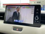 停車中に楽しめるTV機能。移動時間を有効活用できます。長距離ドライブも、エンターテイメントで快適に過ごせます。(※停車時のみのご利用となります)。