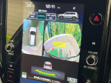 【デジタルマルチビューモニタ】車のフロントやサイドのカメラ画像を同時にモニター表示することで、悪路や狭い道を走行時でも周囲の状況確認ができ安心!本格SUVにうれしい装備です♪
