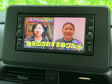 音楽再生の選択肢が画面上に並び、利用したい音源を見つけやすい表示です。通勤や週末のお出かけなど、日常の移動中にお好みの音楽を楽しみたい方にうれしい装備です。