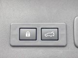 【パワーバックドア】スマートキーや運転席のボタンを押すだけでリアゲートが自動で開閉します!荷物を持っている時や、高い位置にあるバックドアを閉める際に便利な機能です♪