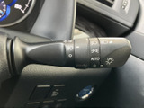 操作しやすい位置に配置されたウインカーレバー。スムーズな操作で、安全な車線変更をサポートします。直感的な操作が可能です。