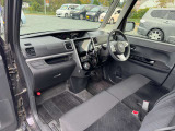 当店ではヘッドライトの磨きの施工しています。中古車に多いヘッドライトのクスミもありません。お乗りのお車でも施工出来ますのでご相談下さいませ。