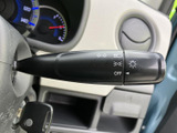 握りやすい円形のステアリングが運転席正面に配置され、メーター類を確認しながら運転姿勢を整えやすいレイアウトです。視界を妨げにくく、落ち着いて運転に向き合えます。