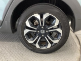 純正アルミホイールです。足元が引き立つので、車全体のイメージがアップしますよ!