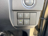 運転席操作部の写真です!席から操作しやすい位置に配置されており、快適な運転の強い味方となってくれます。ぜひ来場して、実際に触ってみてください♪