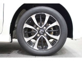 純正のアルミホイールが足元を飾ります!タイヤサイズは155/65R14となります。