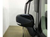 ドアミラーにウインカーを装備しており、スタイル、機能性の高いお車です!