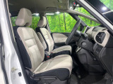 運転席まわりには十分なスペースがあり、大柄な方でもゆったり運転していただける環境です。