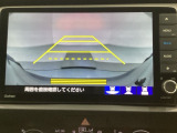 バックでの車庫入れも安心です!リアカメラが付いているバックモニター付のナビを装備しております。操作線もついており距離感も画面から確認できます。