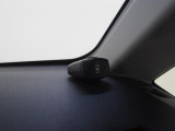 純正用品の前後コーナーセンサーが装備されています。障害物への接近を音とLED表示でお知らせします。