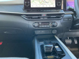 ワイヤレス充電器はQi対応スマートフォンの充電専用です。