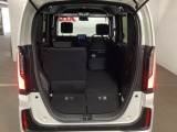 軽い力でサッと倒せるシートアレンジ。急に荷物が増えても、その場でサクッとスペースを広げられます。毎日の『困った』を『助かった』に変える工夫が満載です。
