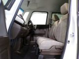 運転席と助手席がつながった構造なので、狭い駐車場でも助手席側からスムーズに降りれます♪