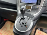ストレスなく操作しやすいシフトレバーですね。