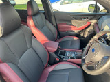 ゆったり座れて、長時間の運転も疲れにくいフロントシート!ホールド性も良く運転に集中できるシートです!!また、電動パワーシートですので着座位置も正確に合わせることが出来ます!!