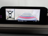 狭い場所での駐車やすれ違いなどでより的確な運転操作に役立つ360&deg;ビューモニターが装備されています。