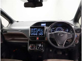 オシャレなインテリアで運転する気分も盛り上がりますよね^^