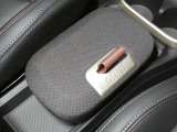 MINIらしいユニークなデザインのセンターコンソールボックス!