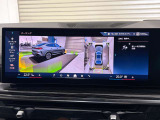 リヤ・ビュー・カメラ(予想進路表示機能付):車両後方の障害物や歩行者をコントロール・ディスプレイに表示。予想進路表示機能により、目標とする駐車スペースに十分な広さがあるか確認することができます。