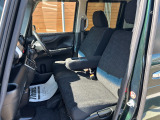前席の画像です。是非運転席に座っていただき視界等をご確認ください。