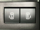 パワースライドドア装備でドアの開閉もスイッチ一つでワンタッチです。 坂道では大人でも重くなる事があるので老若男女問わず人気の装備ですよ。