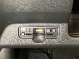 ハンドルの左下にETCがついています。高速道路の料金所の通過も楽々です。 カードの取り出しもしやすい場所についています。