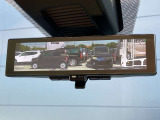 【インテリジェントルームミラー】はリアカメラが車両後方を映し出すので、いつでもクリアな後方視界を確保!夜間や悪天候の運転でも安心です♪